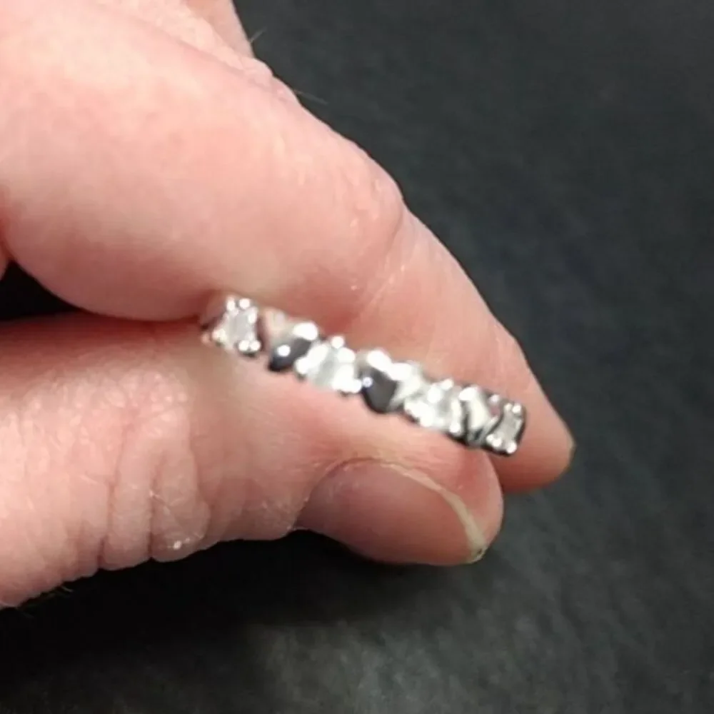 Silver tone heart and rhinestone ring size approx 7.5